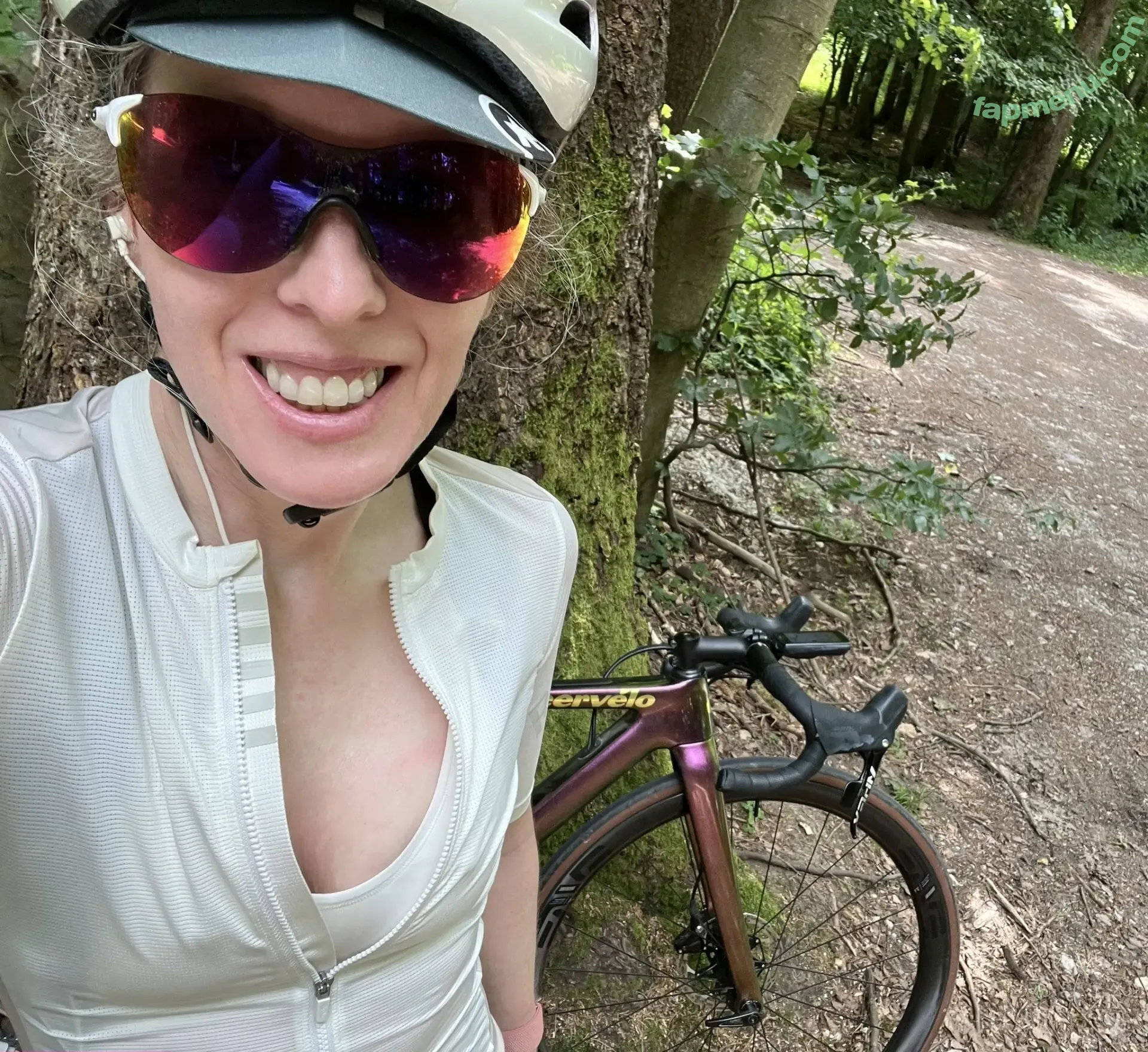 Petitecyclist nude photo #0010 (petite.cycliste)