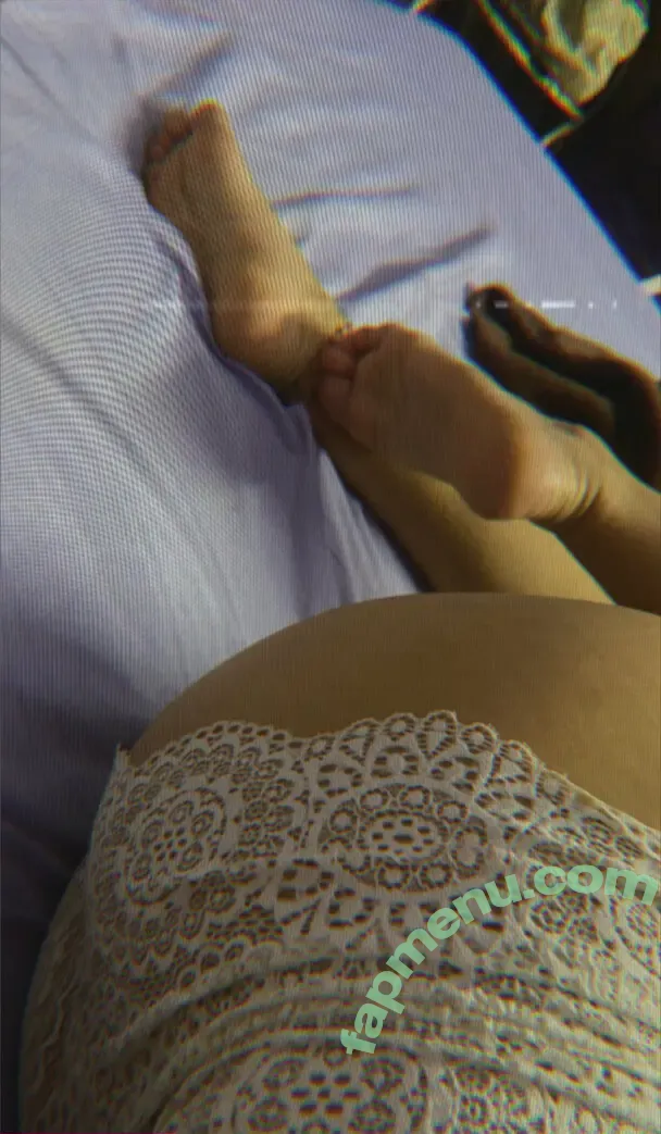 petitemorena nude photo #0003 (petite_morena_)