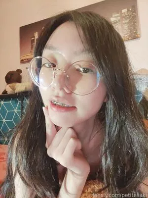 Petitesaki / petitesakiof nude photo #0003