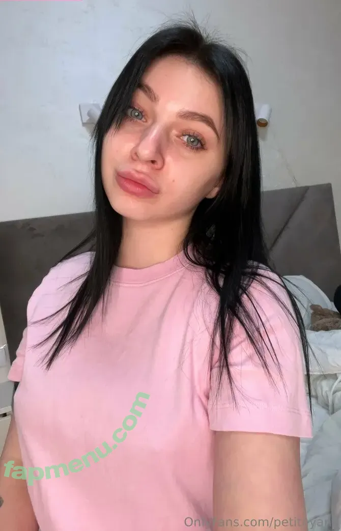 petiteyana nude photo #0048 (petiteyanaxo)