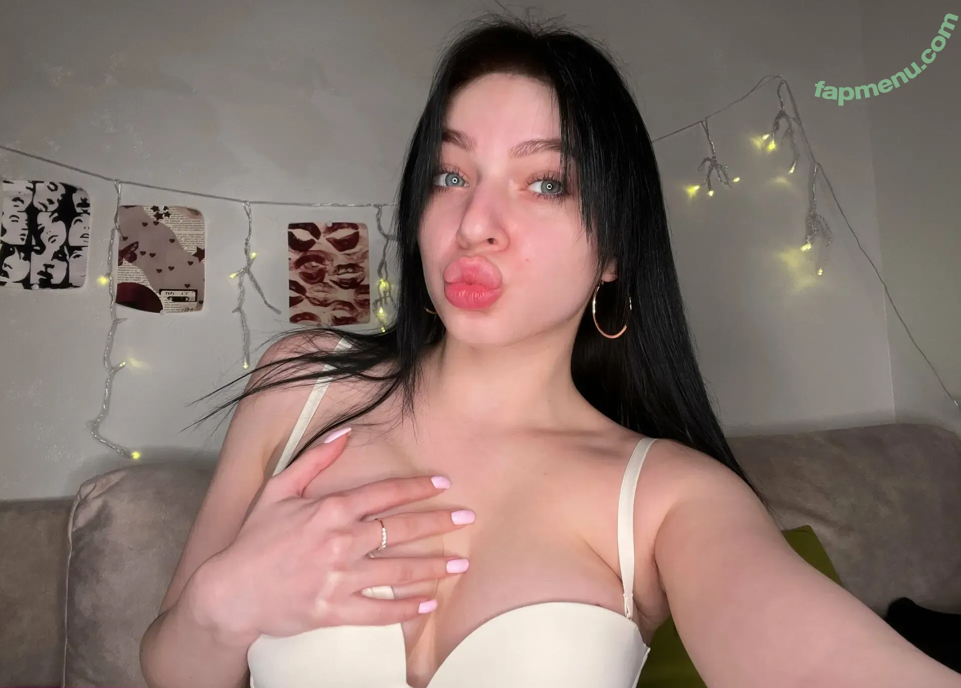 petiteyana nude photo #0049 (petiteyanaxo)