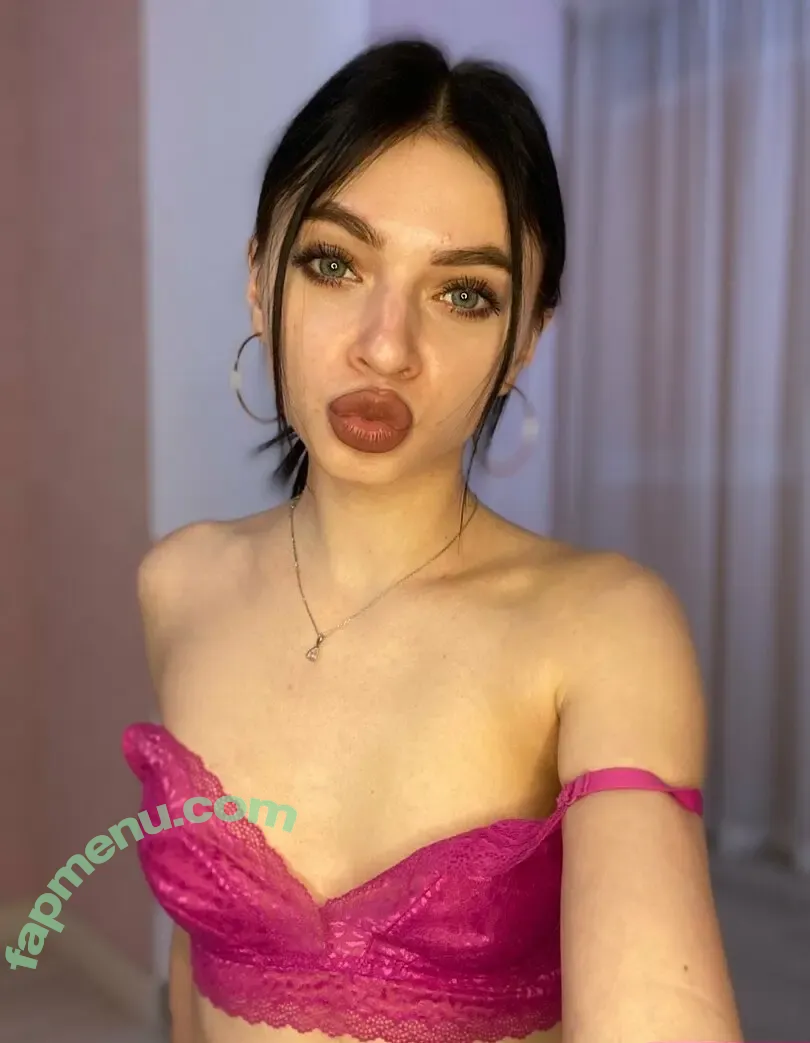 petiteyana nude photo #0060 (petiteyanaxo)