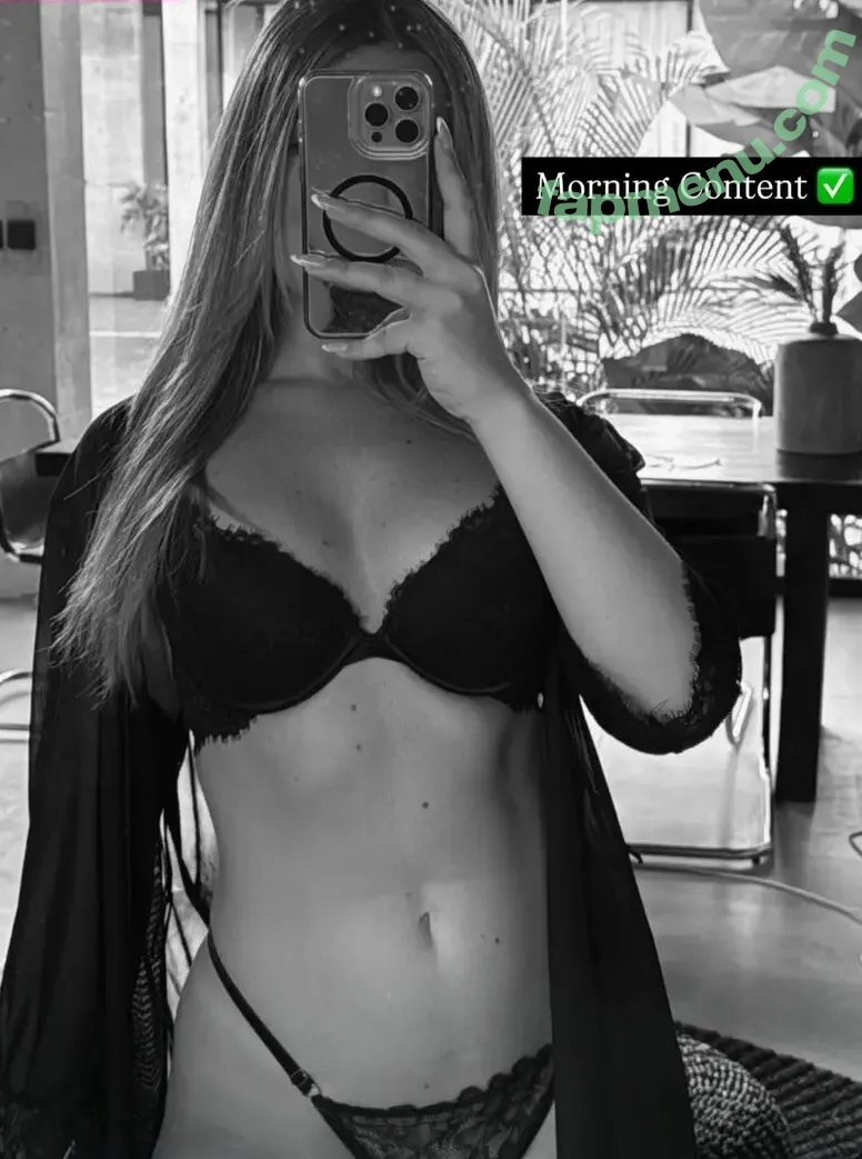 Petra Melissa nude photo #0054 (juicypeachyfromportugal / umapetra)