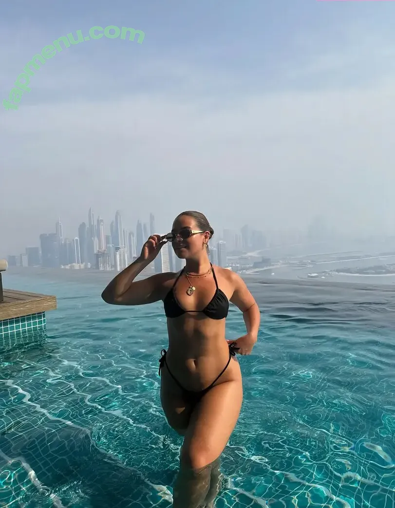 Petra Melissa nude photo #0012 (juicypeachyfromportugal / umapetra)