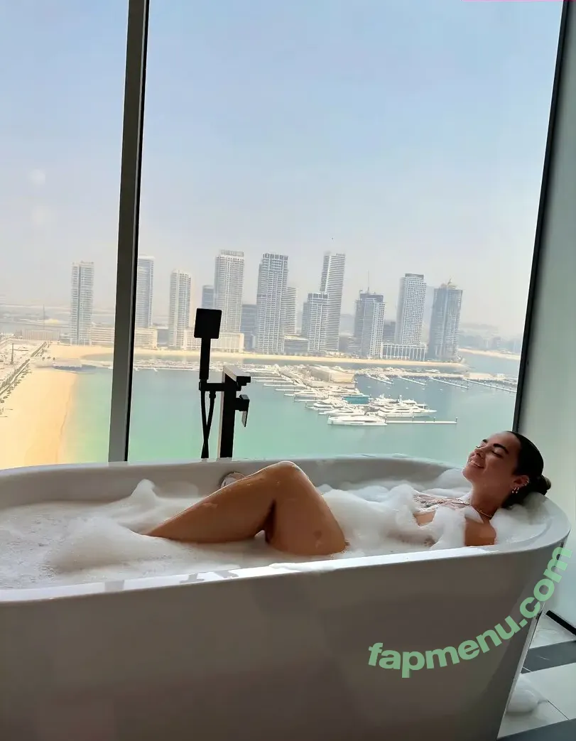 Petra Melissa nude photo #0013 (juicypeachyfromportugal / umapetra)