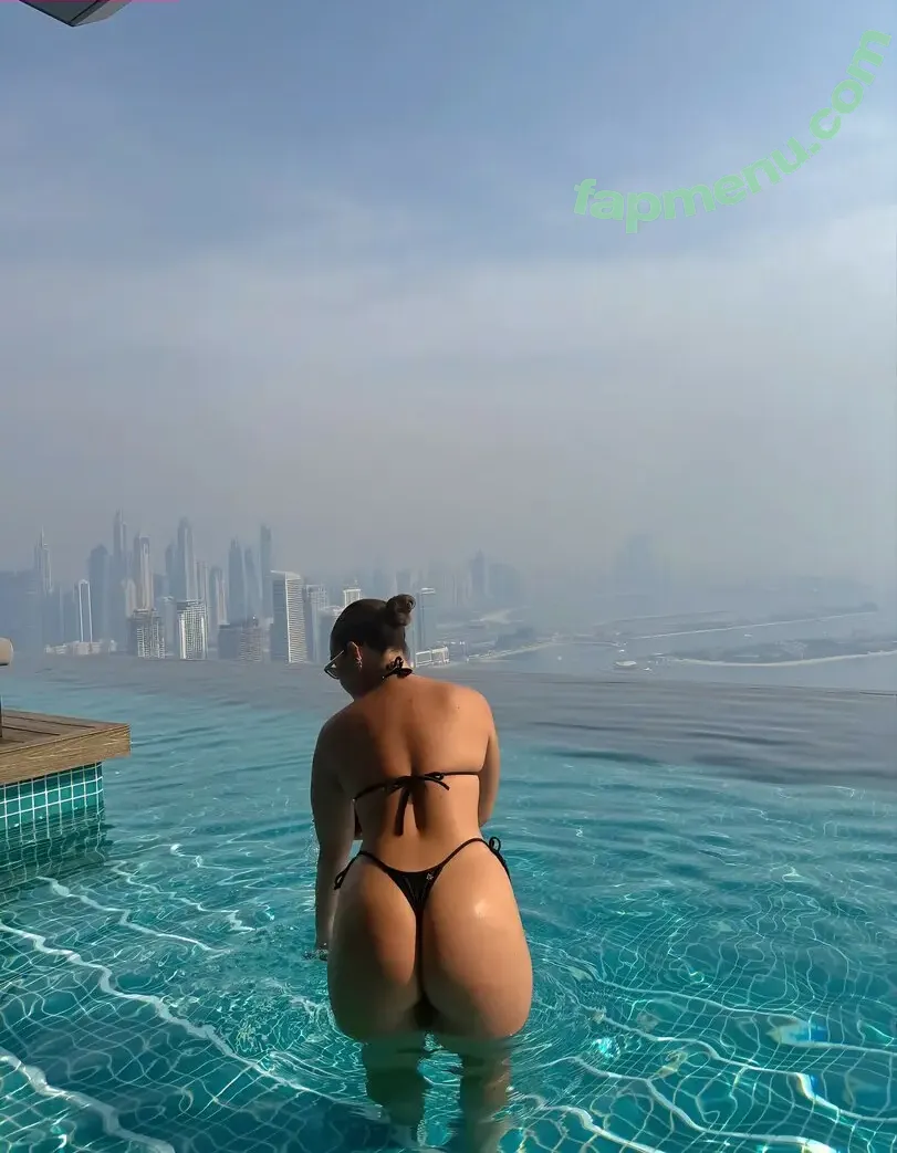 Petra Melissa nude photo #0014 (juicypeachyfromportugal / umapetra)