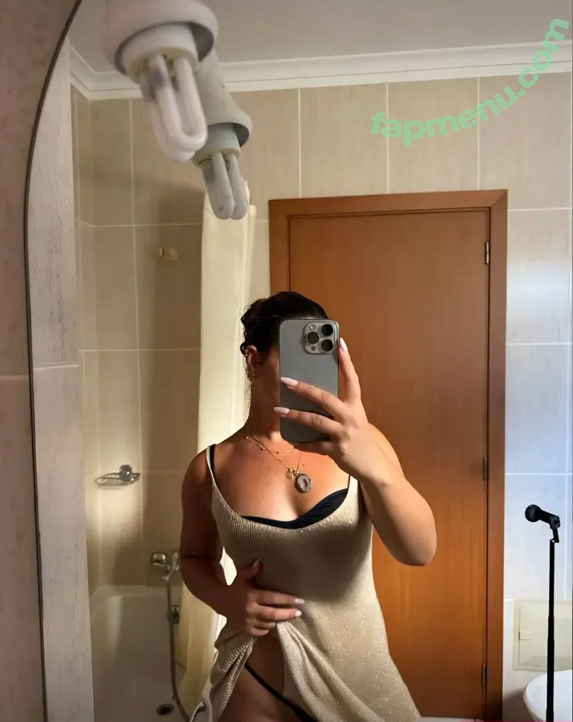 Petra Melissa nude photo #0020 (juicypeachyfromportugal / umapetra)