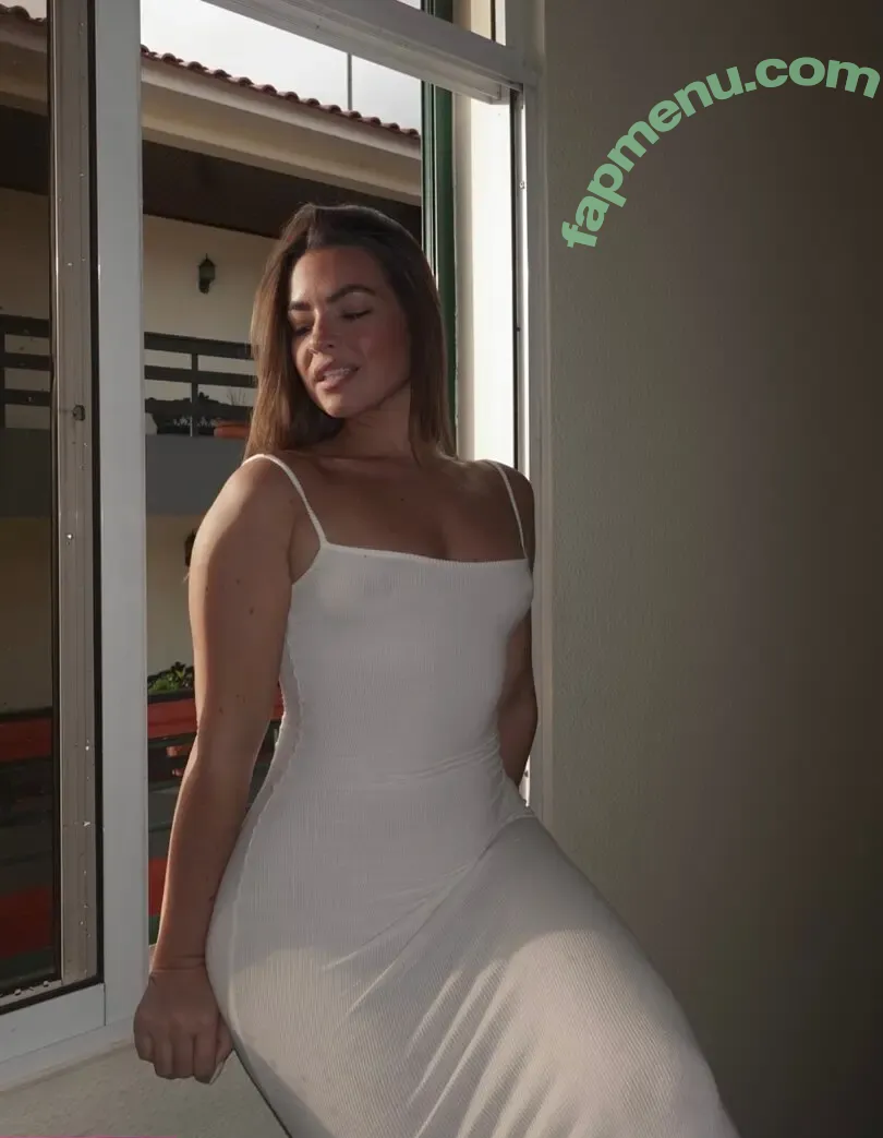 Petra Melissa nude photo #0048 (juicypeachyfromportugal / umapetra)