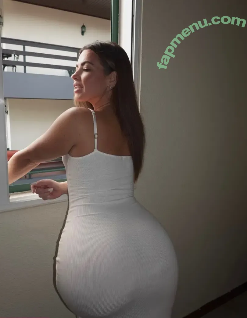 Petra Melissa nude photo #0054 (juicypeachyfromportugal / umapetra)