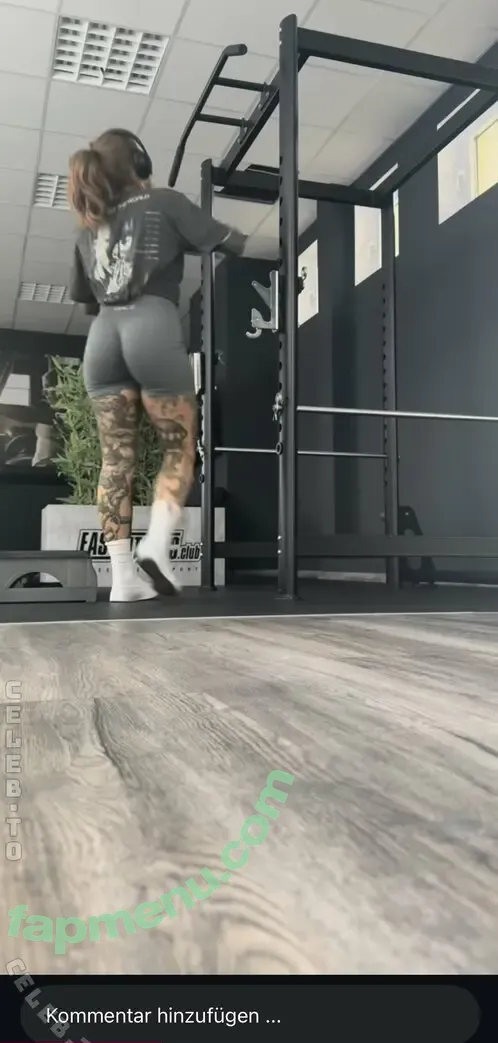 Petra Siebeck nude photo #0016 (flashinglines / made_by_petra / redtatbabe)