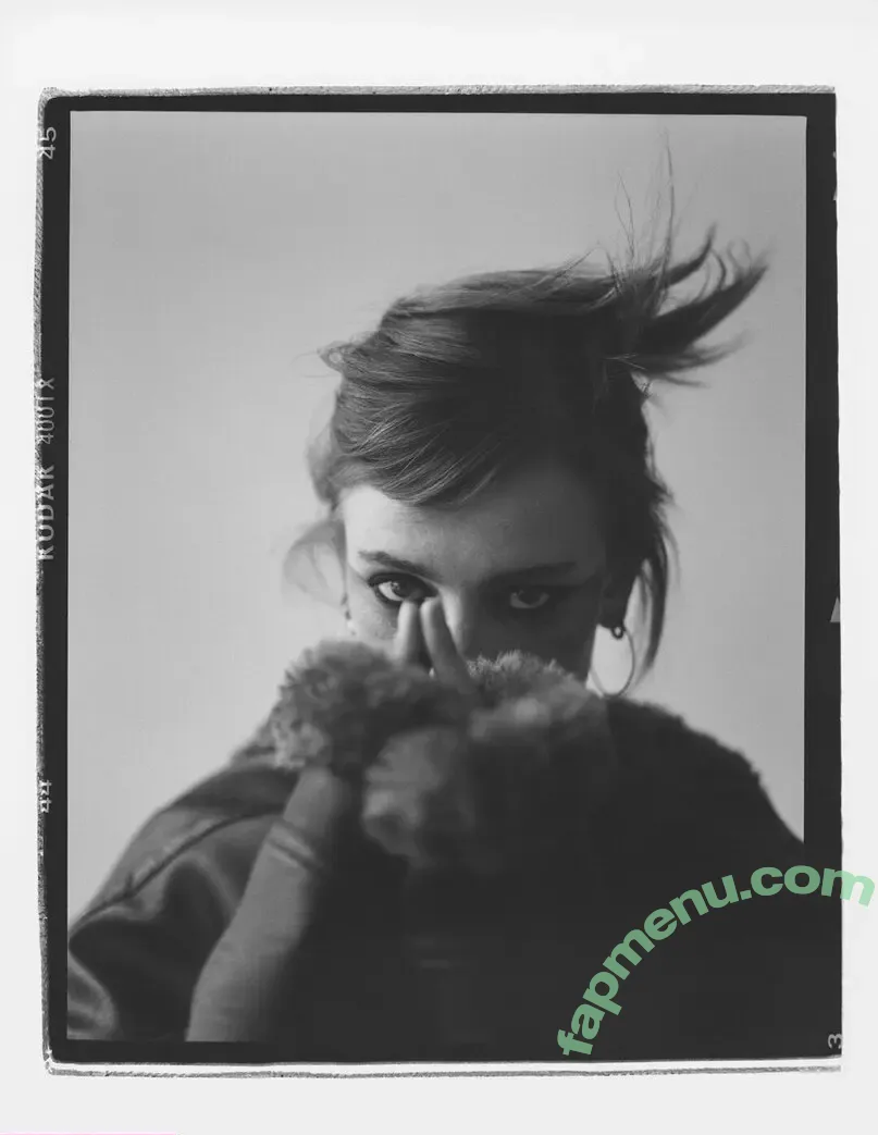 Phia Saban nude photo #0019 (phiasaban)