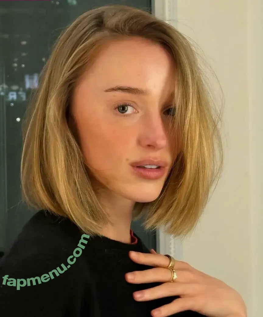 Phoebe Dynevor nude photo #0193 (phoebedynevor)