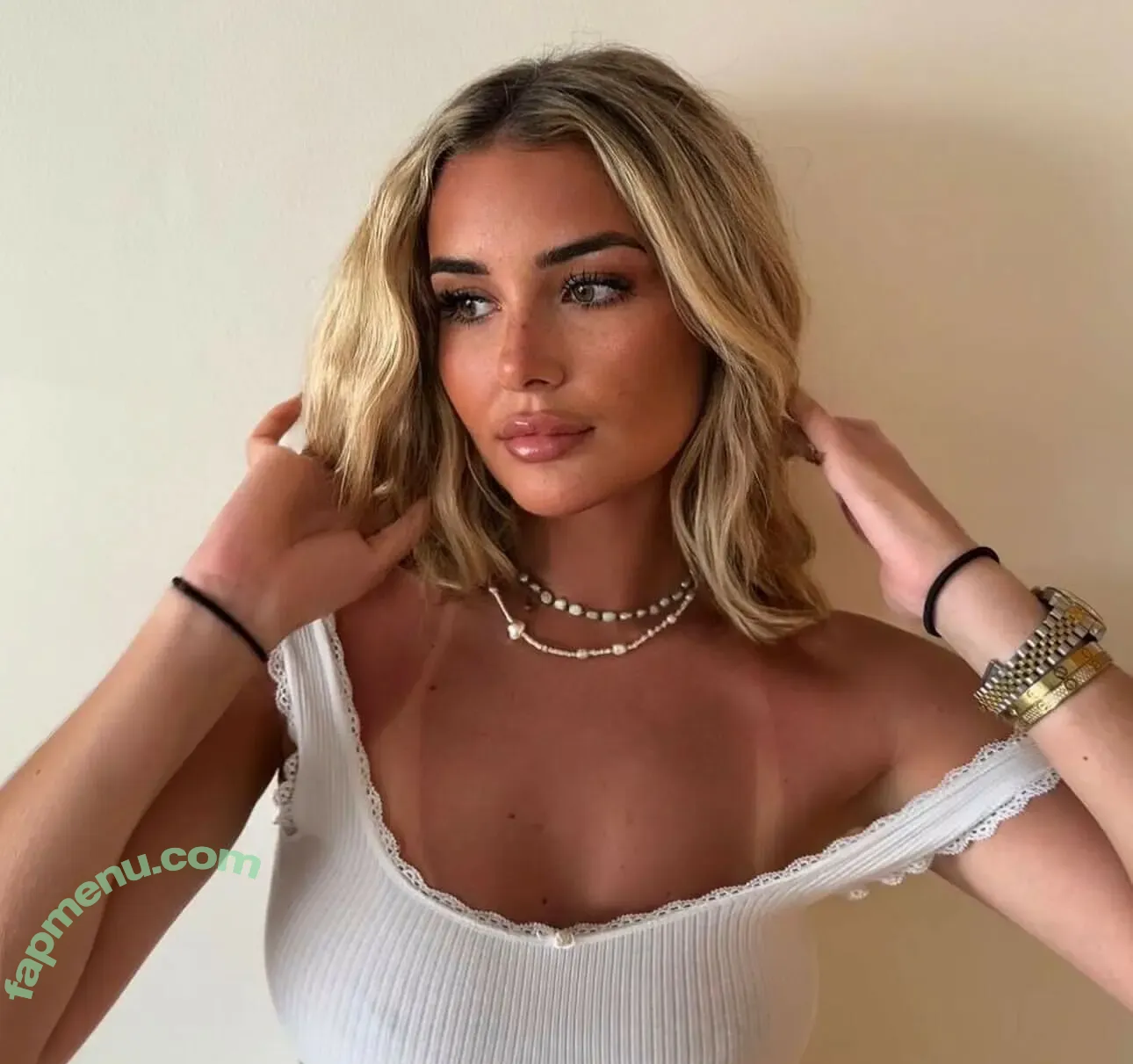 Phoebe Isobel nude photo #0106 (phoebe_xo / phoebeisobelx)