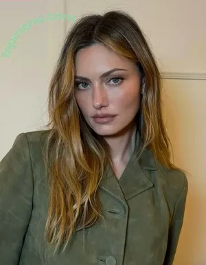 Phoebe Tonkin / phoebejtonkin nude photo #0460
