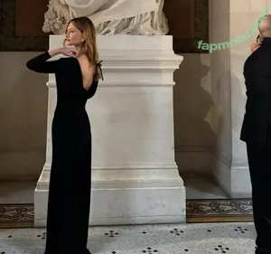 Phoebe Tonkin / phoebejtonkin nude photo #0482