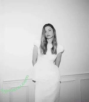 Phoebe Tonkin / phoebejtonkin nude photo #0489