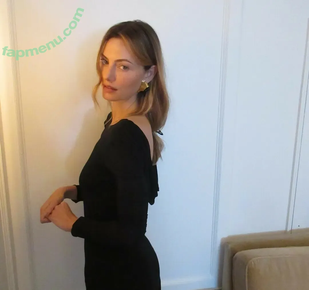 Phoebe Tonkin nude photo #0478 (phoebejtonkin)