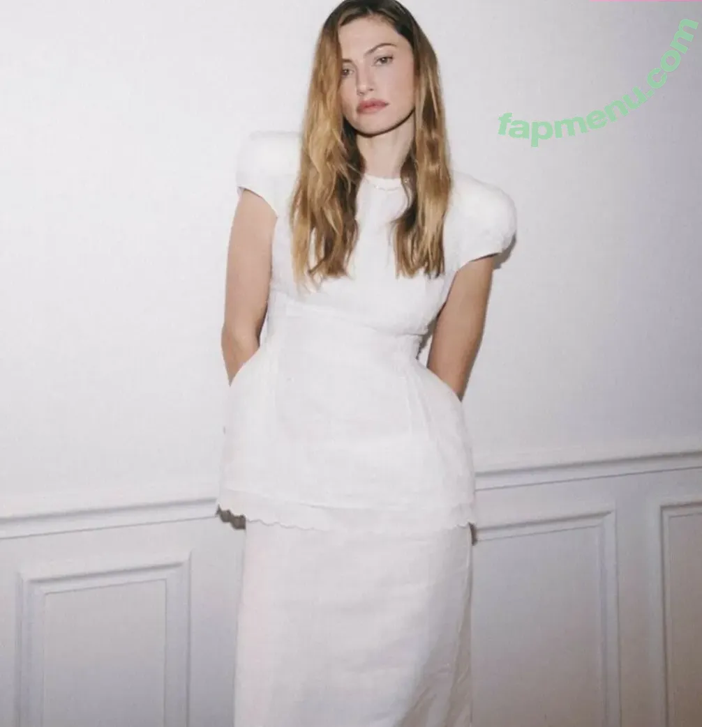 Phoebe Tonkin nude photo #0490 (phoebejtonkin)