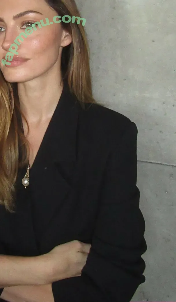 Phoebe Tonkin nude photo #0519 (phoebejtonkin)