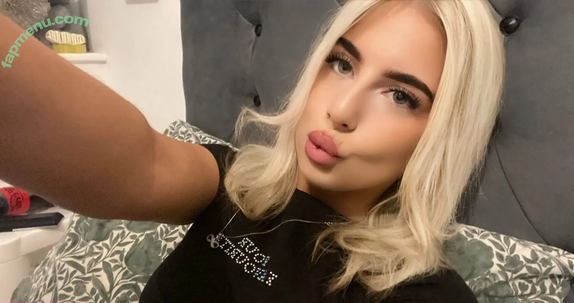 phoebehartwell nude photo #0004 (phoebehartwell)