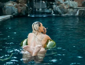 Phoenix Marie / phoenixmarie / phxsquaron / pmarizzle nude photo #1066