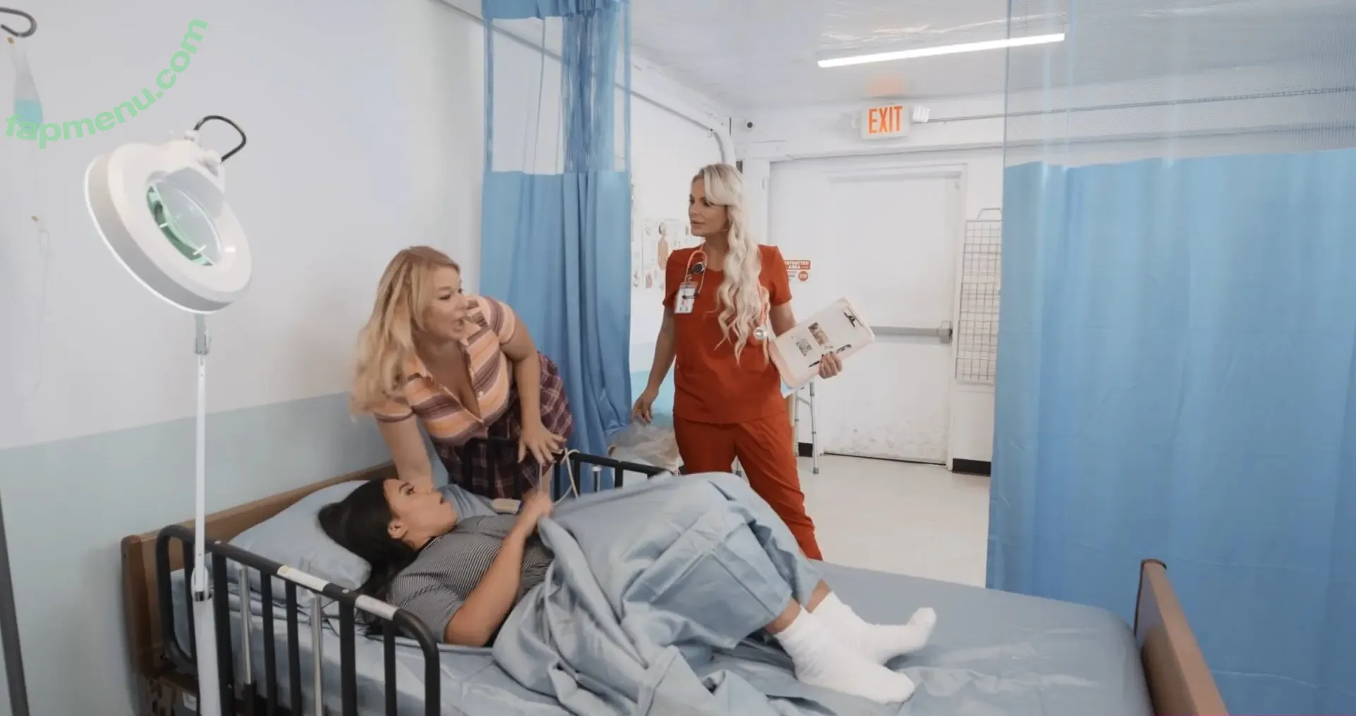 Phoenix Marie nude photo #1339 (phoenixmarie / phxsquaron / pmarizzle)