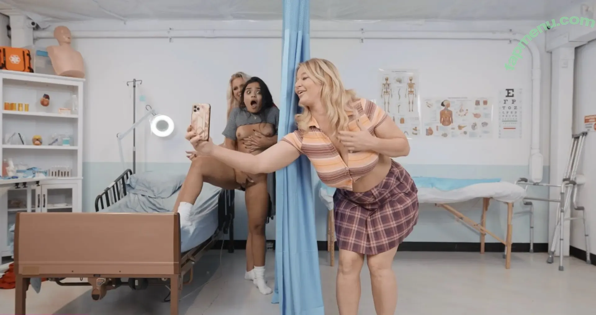 Phoenix Marie nude photo #1343 (phoenixmarie / phxsquaron / pmarizzle)