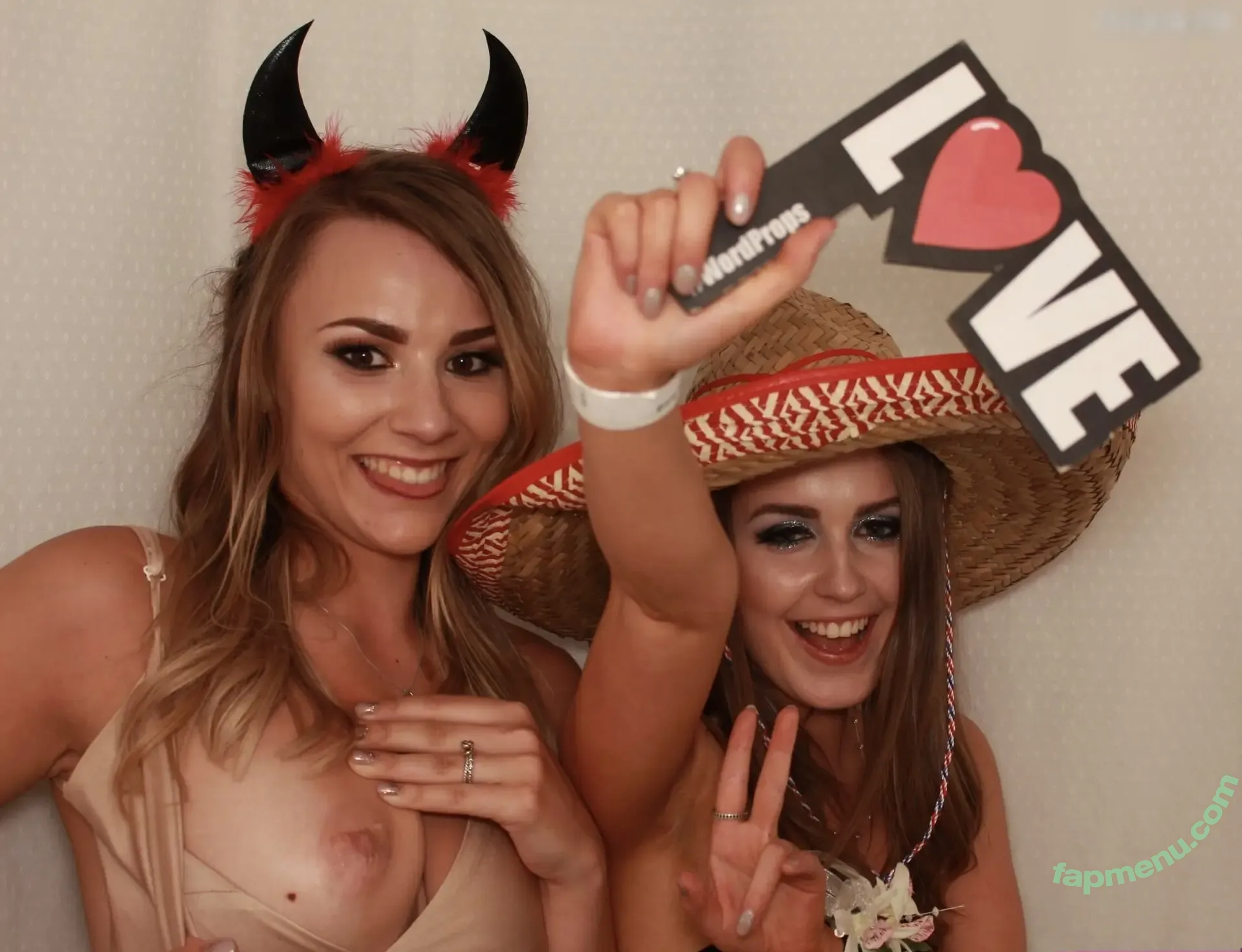 Photobox Flashes nude photo #0092 (Photobox Flashes)