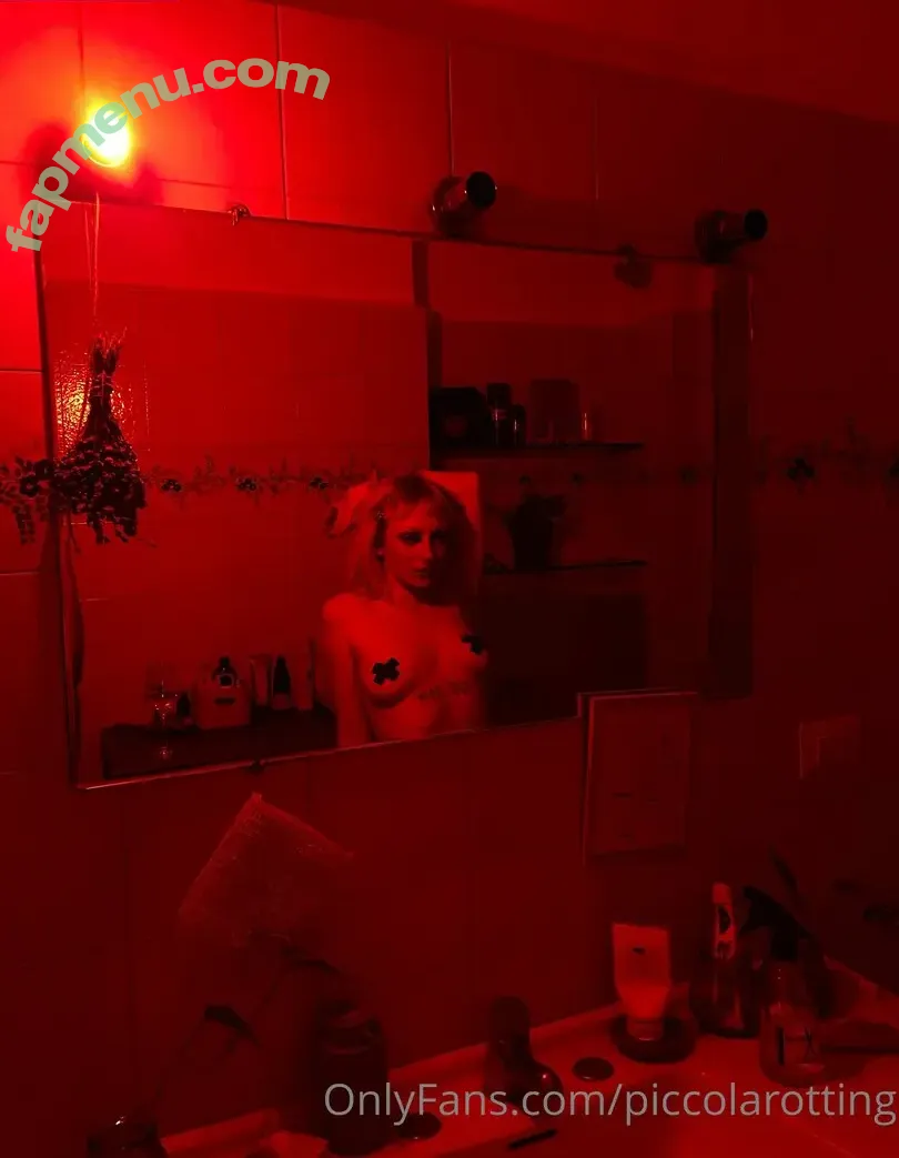 piccolarotting nude photo #0002 (piccolarotting)