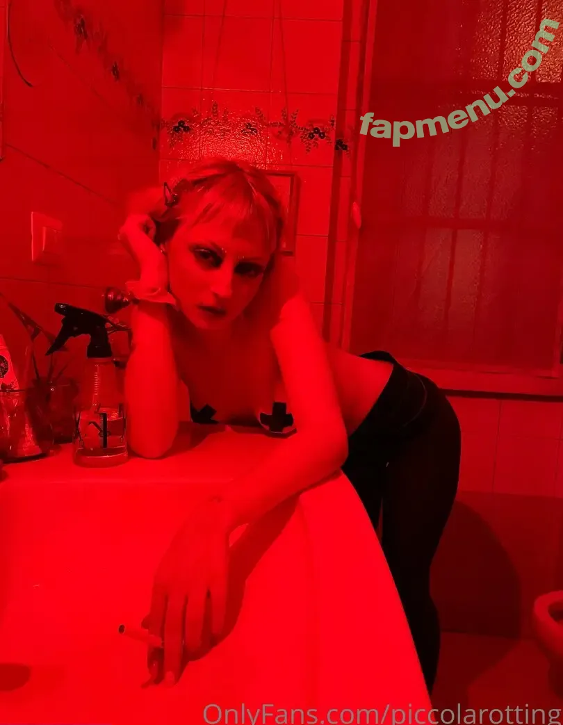 piccolarotting nude photo #0004 (piccolarotting)