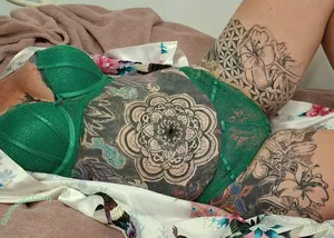 piercedntattooed / amber_lr nude photo #0003