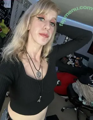 pikagurlxx / pikagurlxo nude photo #0001