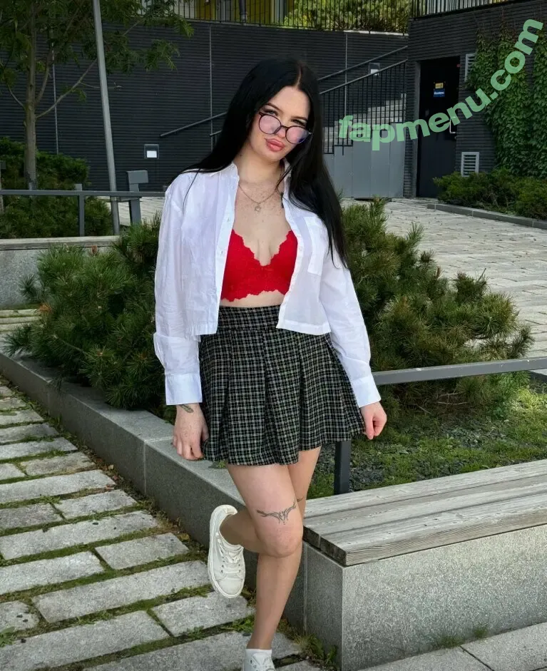 pikku.milana nude photo #0090 (pikku.milana)