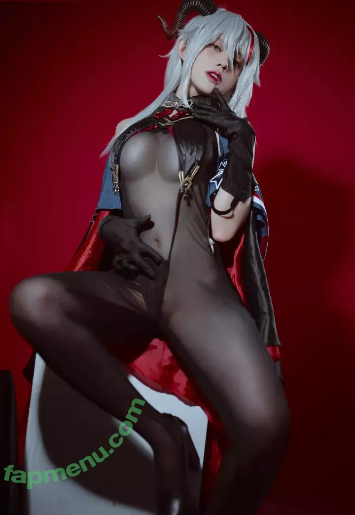 Pingping 2011 nude photo #0231 (Kawai Binh / ping.cos / pingpinggg2011)