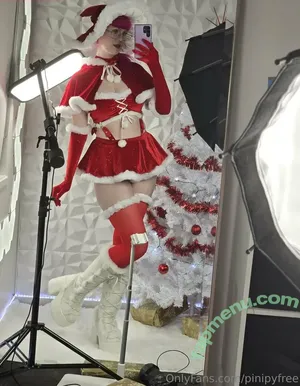 pinipyfree / pinipy nude photo #0001