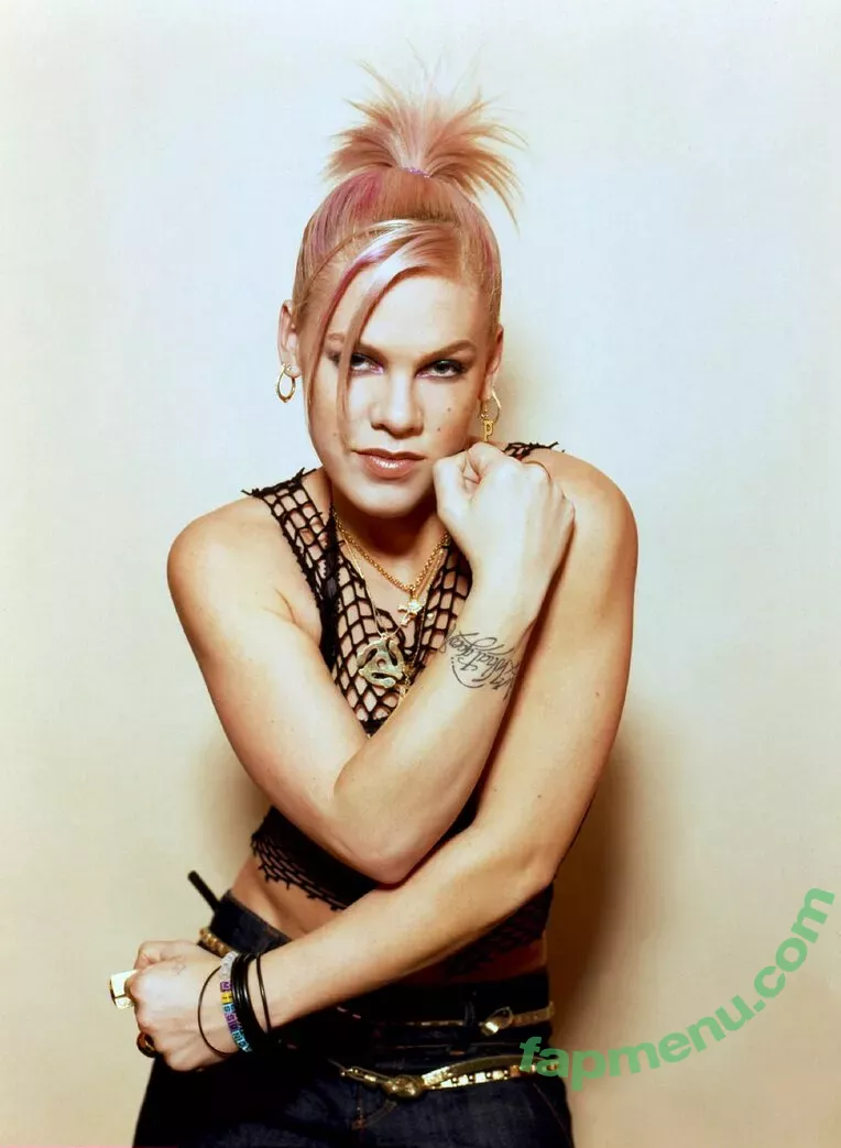 Pink nude photo #0004 (Alecia Beth Moore / pinksuicide)