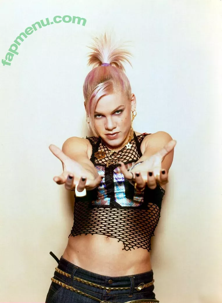 Pink nude photo #0006 (Alecia Beth Moore / pinksuicide)