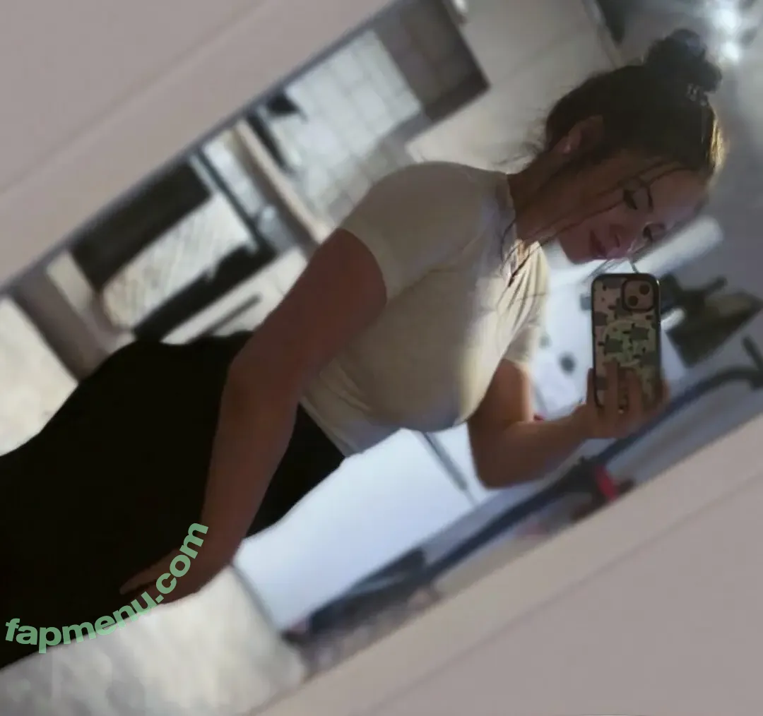 pinkf1aming0 nude photo #0003 (bethvictoria_xx)