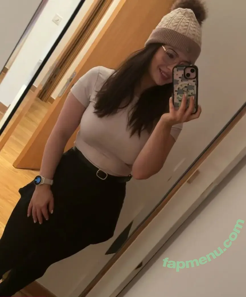 pinkf1aming0 nude photo #0004 (bethvictoria_xx)