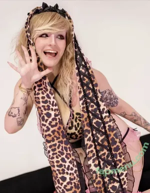 PinkHairedFox nude photo #0023