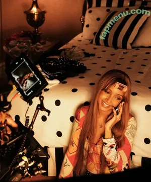 PinkPantheress / aloe_vera nude photo #0152