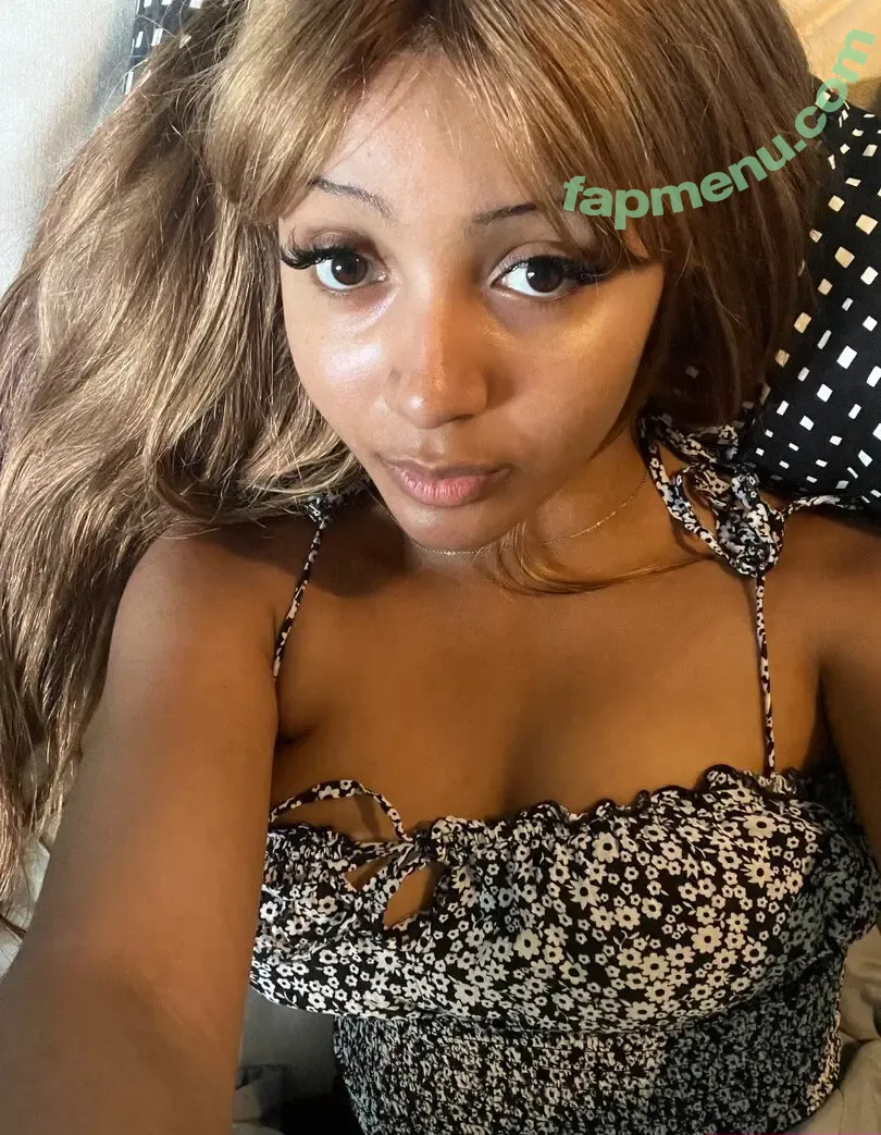 PinkPantheress nude photo #0197 (aloe_vera / pinkpantheress2)