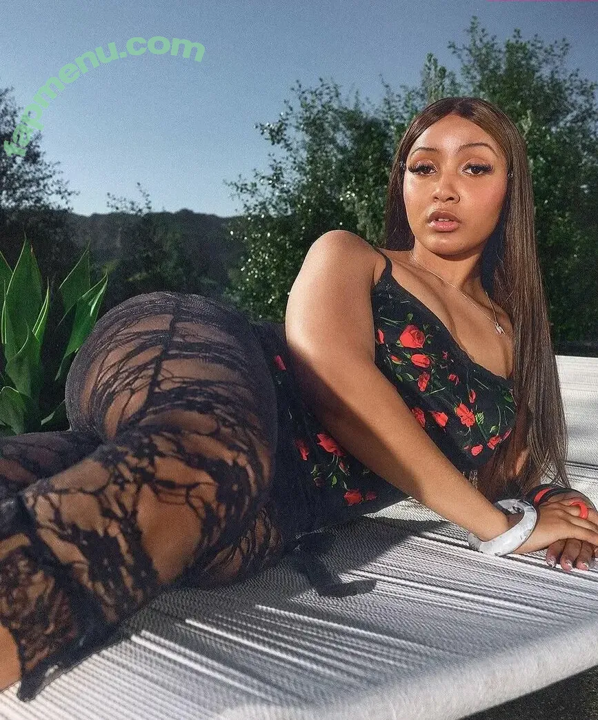 PinkPantheress nude photo #0202 (aloe_vera / pinkpantheress2)