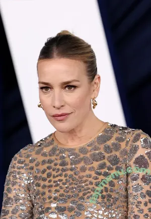 Piper Perabo / piperperabo nude photo #0048