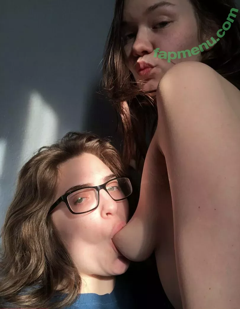 pissqu33n nude photo #0047 (pissqu33n)