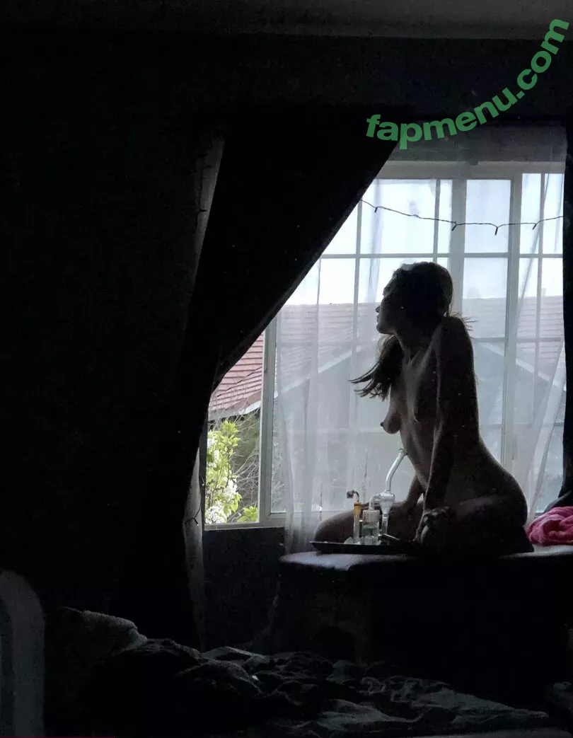 pissqu33n nude photo #0063 (pissqu33n)