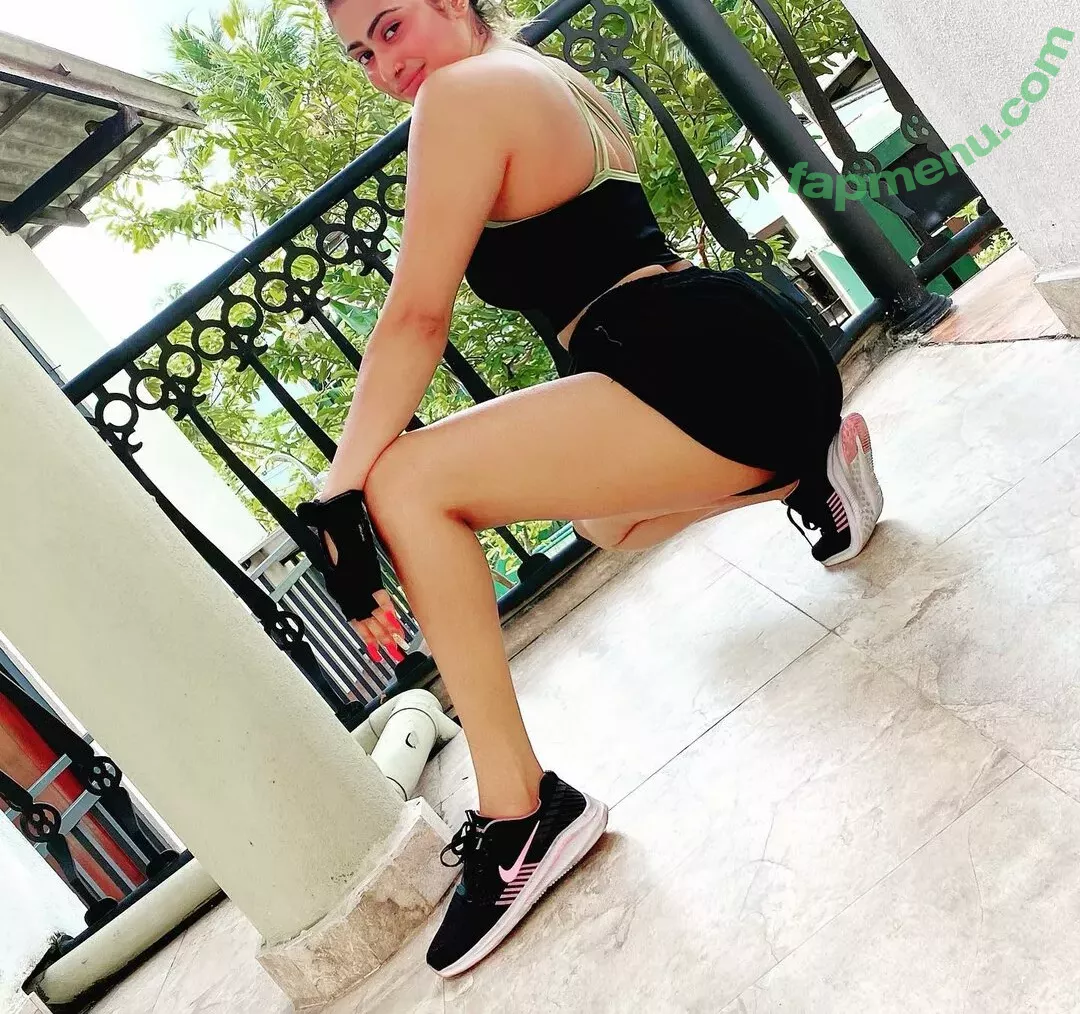 Piumi Hansamali nude photo #0002 (queenpiumi)