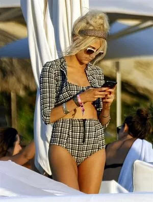Pixie Lott / pixielott nude photo #0086