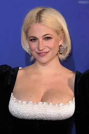 Pixie Lott / pixielott nude photo #0208