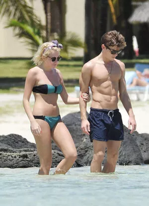 Pixie Lott / pixielott nude photo #0243